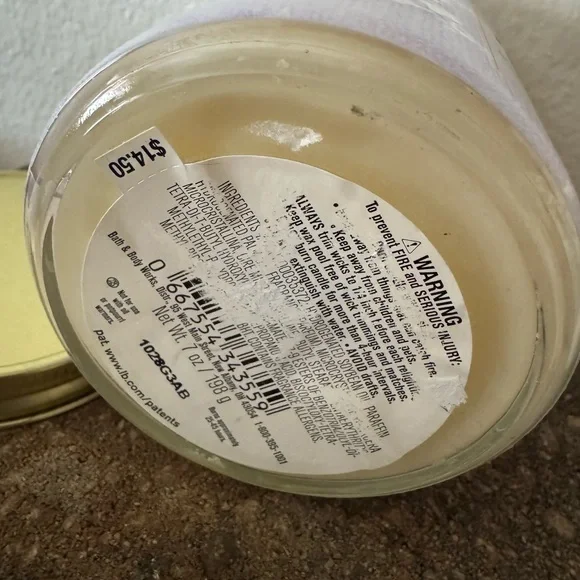 White Barn Fresh Cut Lilacs Scented Candle - Single Wick - Picture 4 of 4